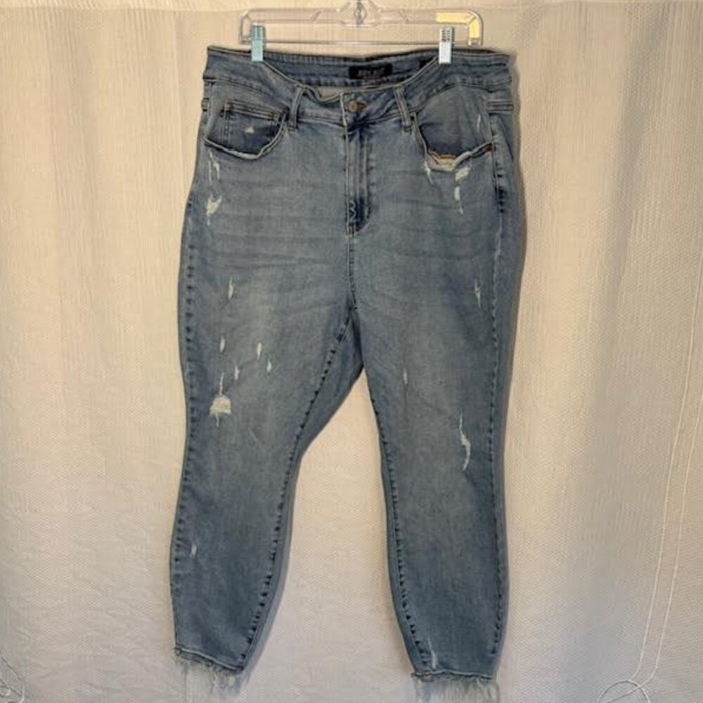 Judy Blue Light Blue Distressed Straight Leg Jeans
